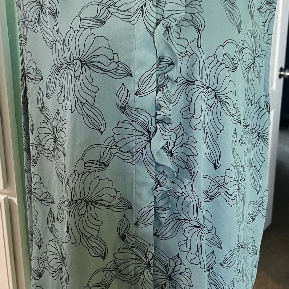 Ann Taylor Floral Skirt in Soft Green women’s size XL